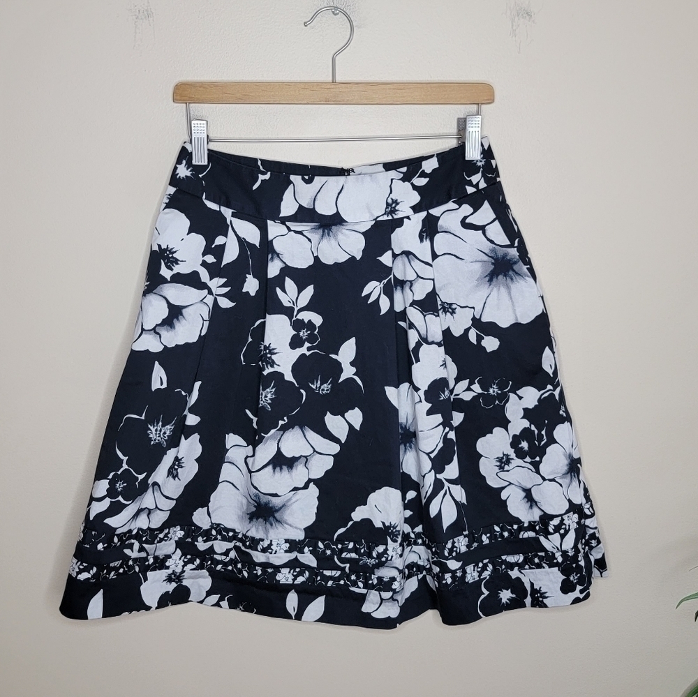 WHBM Black White Gray Floral Full A-line Skirt Size 4